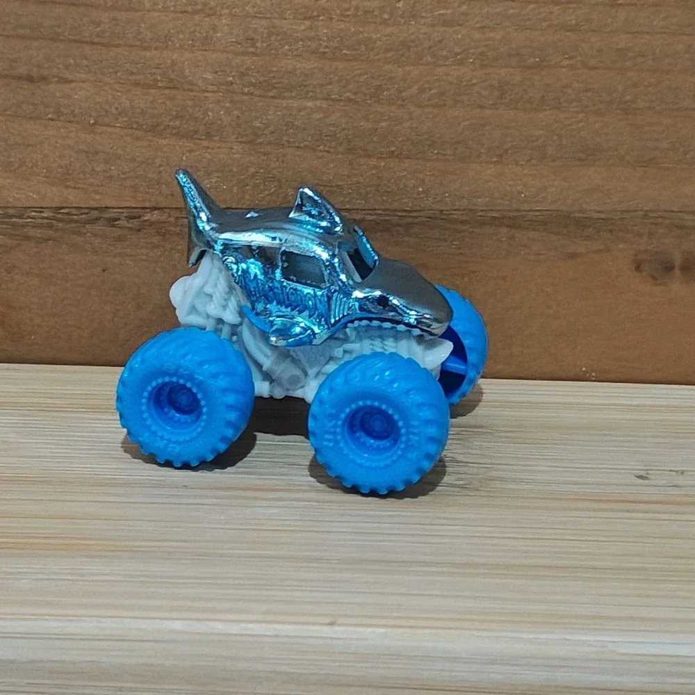 Monster Jam Mini Megalodon Chrome Blue Truck HTF Rare 1/87 Series 8 2022